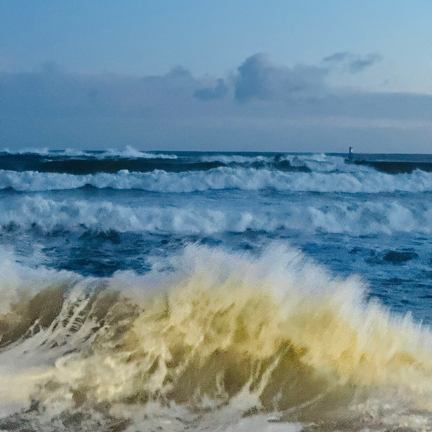 Wave breaking on Eyemouth beach